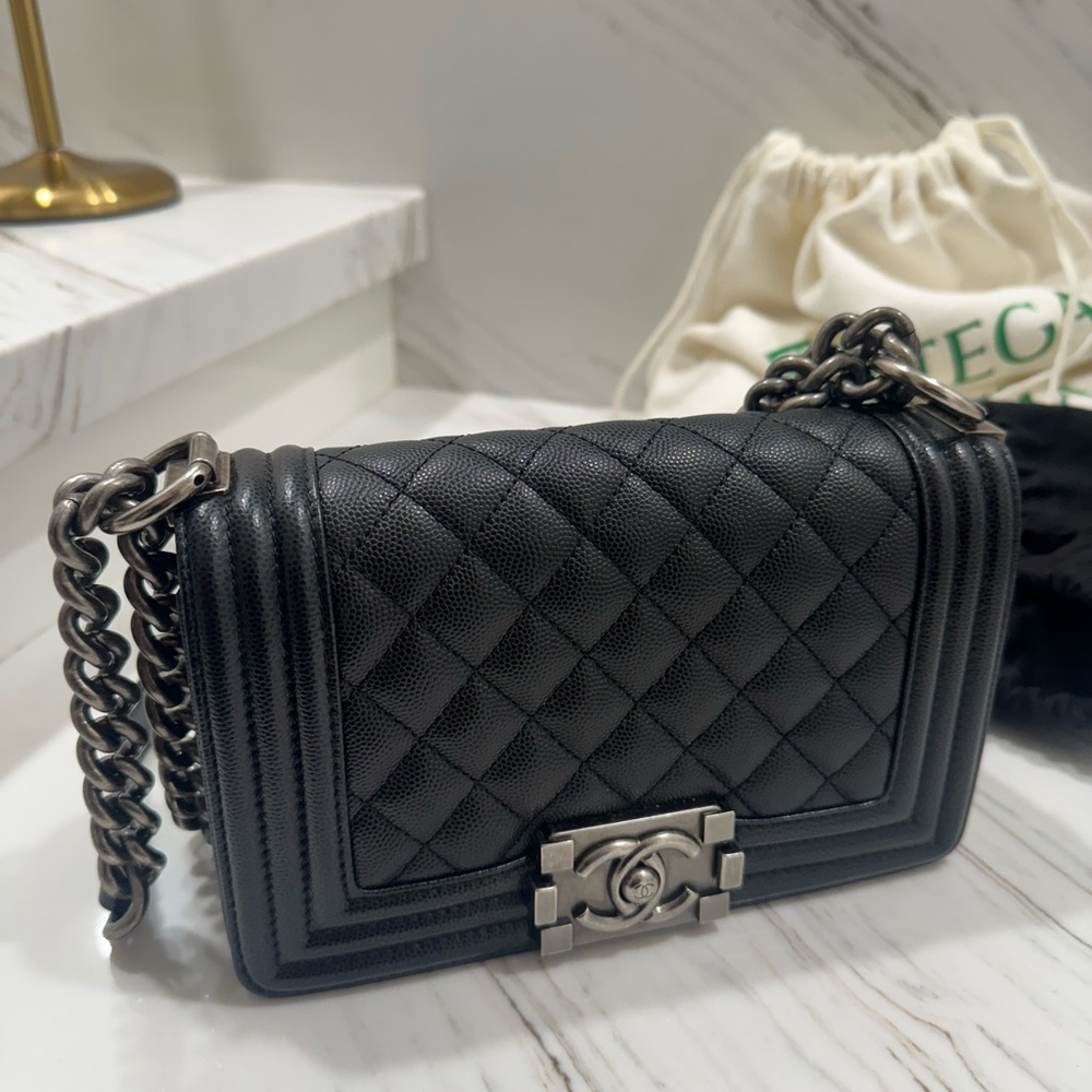 Chanel Boy Bag – Black in caviar with ruthenium hardware